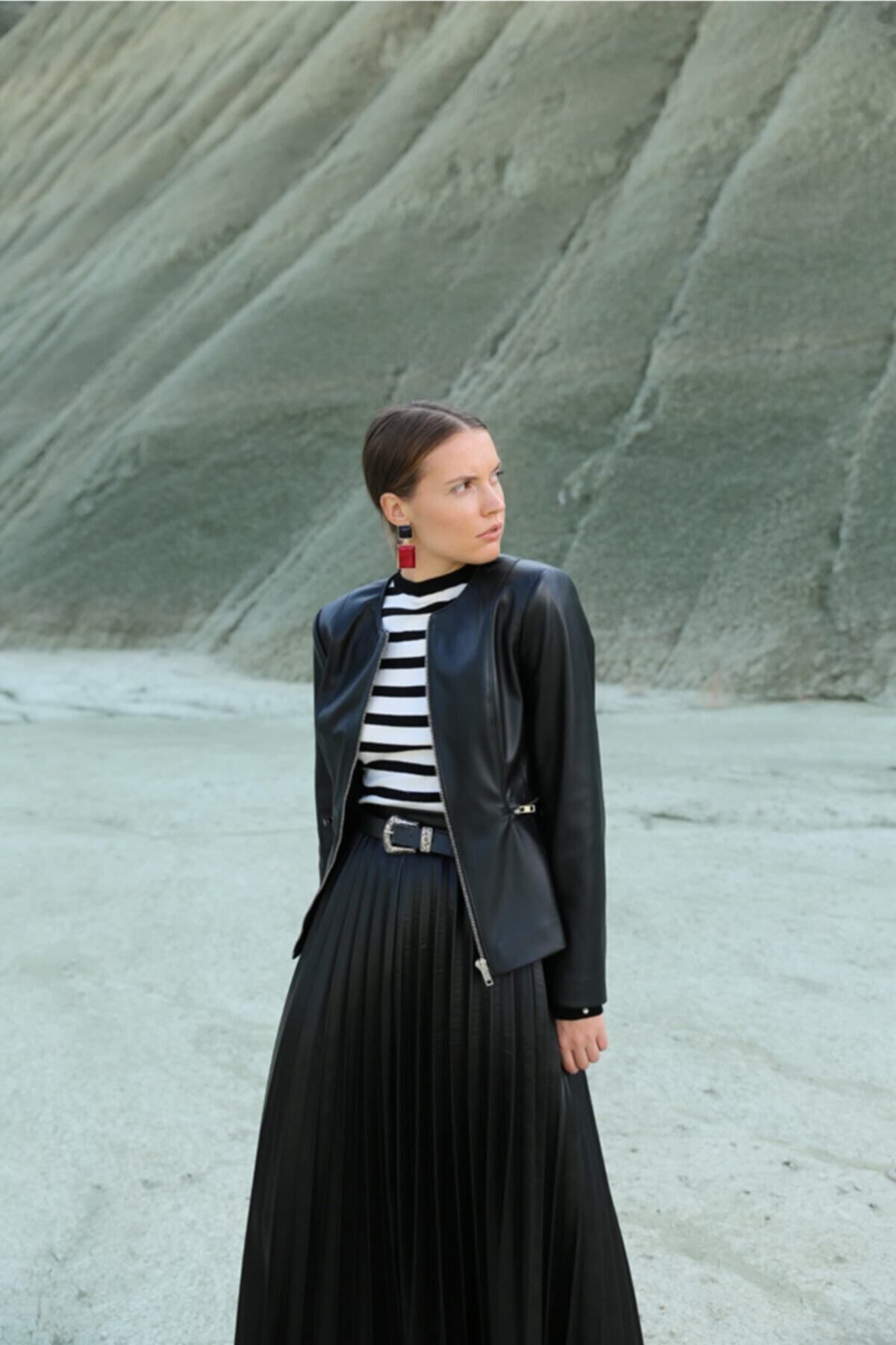 Kadın Siyah İki Cepli Deri Kısa Ceket Siyah - 42