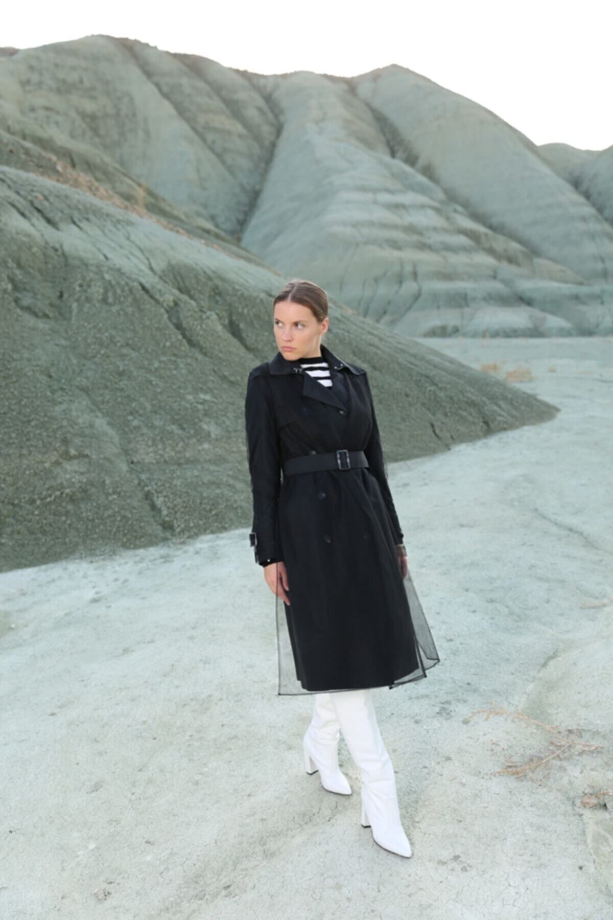 Tül Detaylı Siyah Trençkot