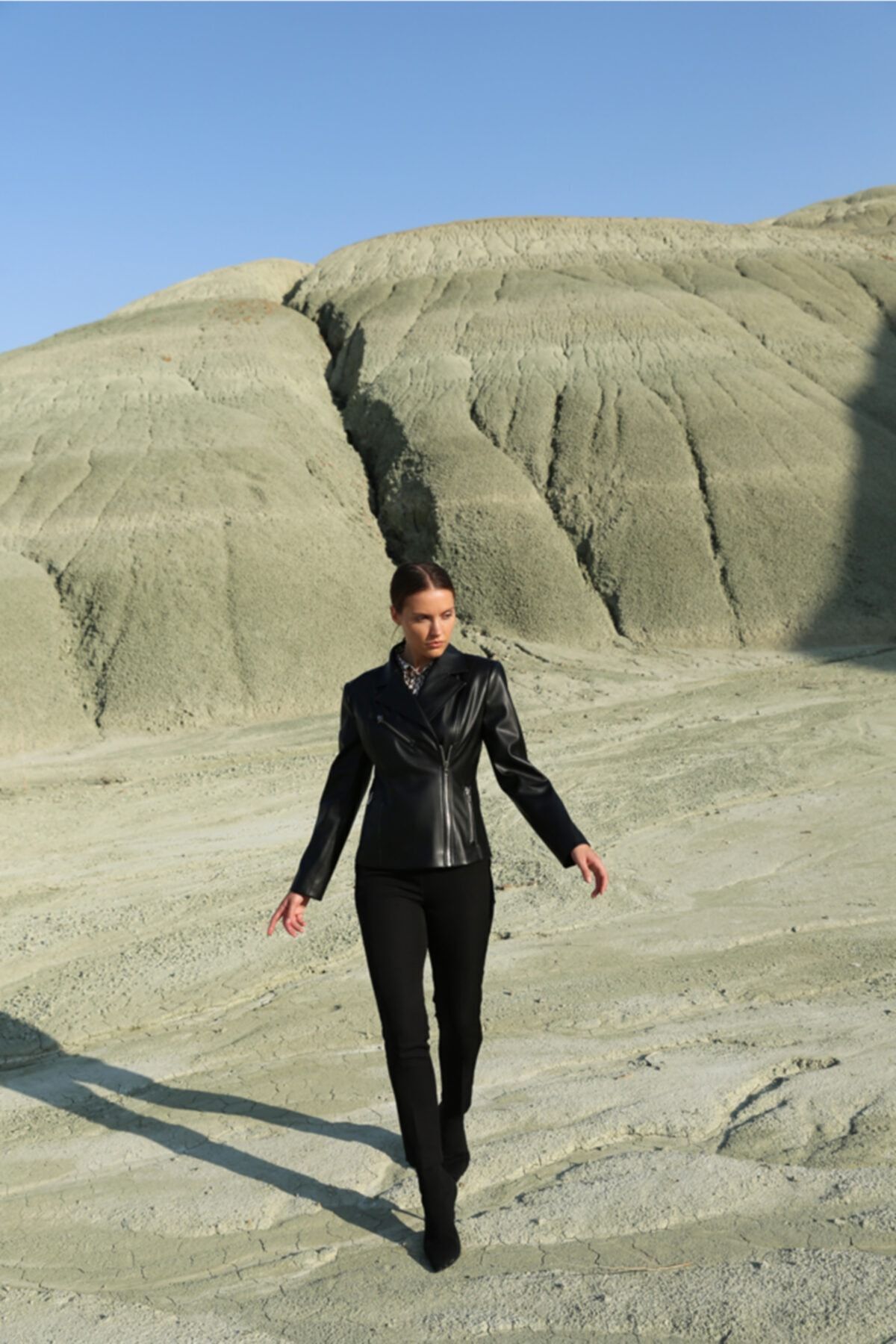 Kadın Siyah Üç Fermuarlı Deri Kısa Ceket Siyah - 40