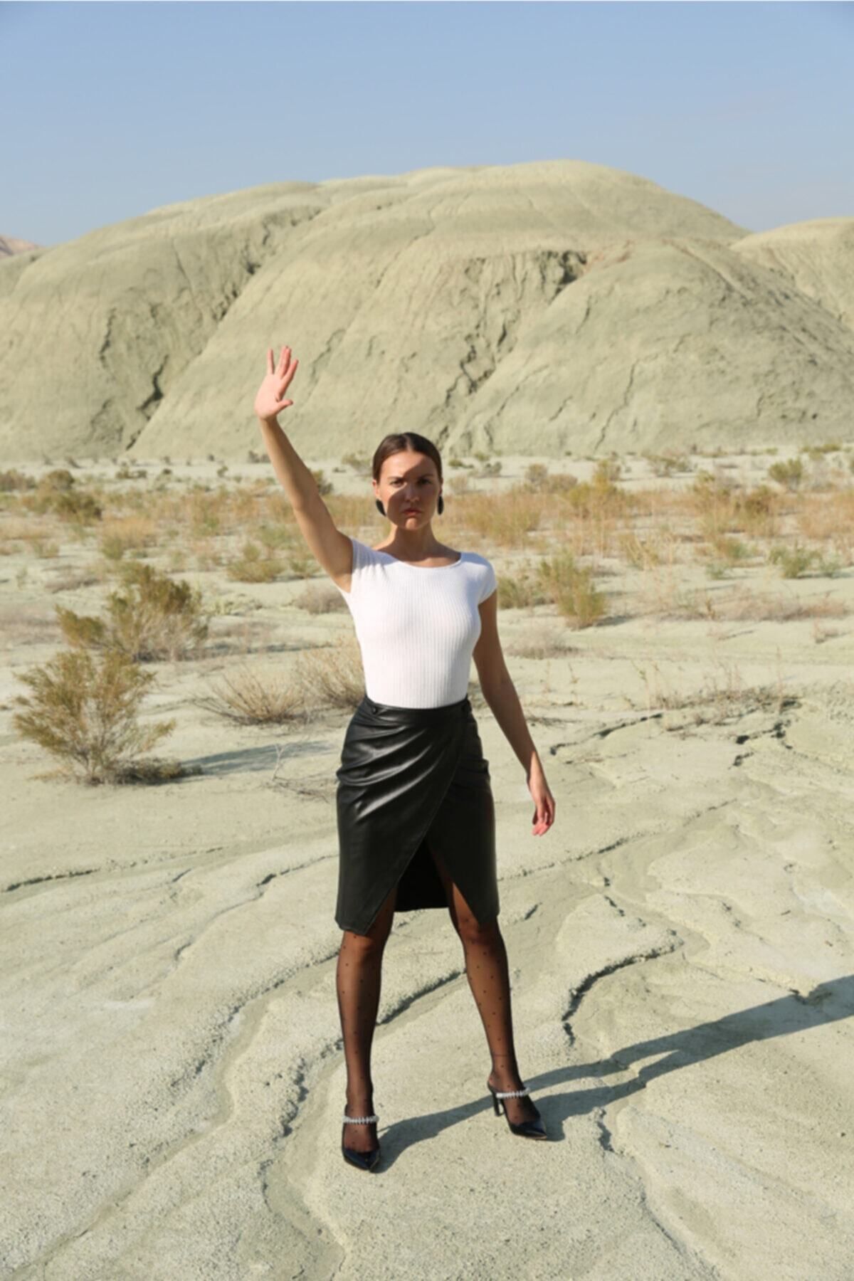 Kadın Siyah Yırtmaç Detaylı Deri Etek