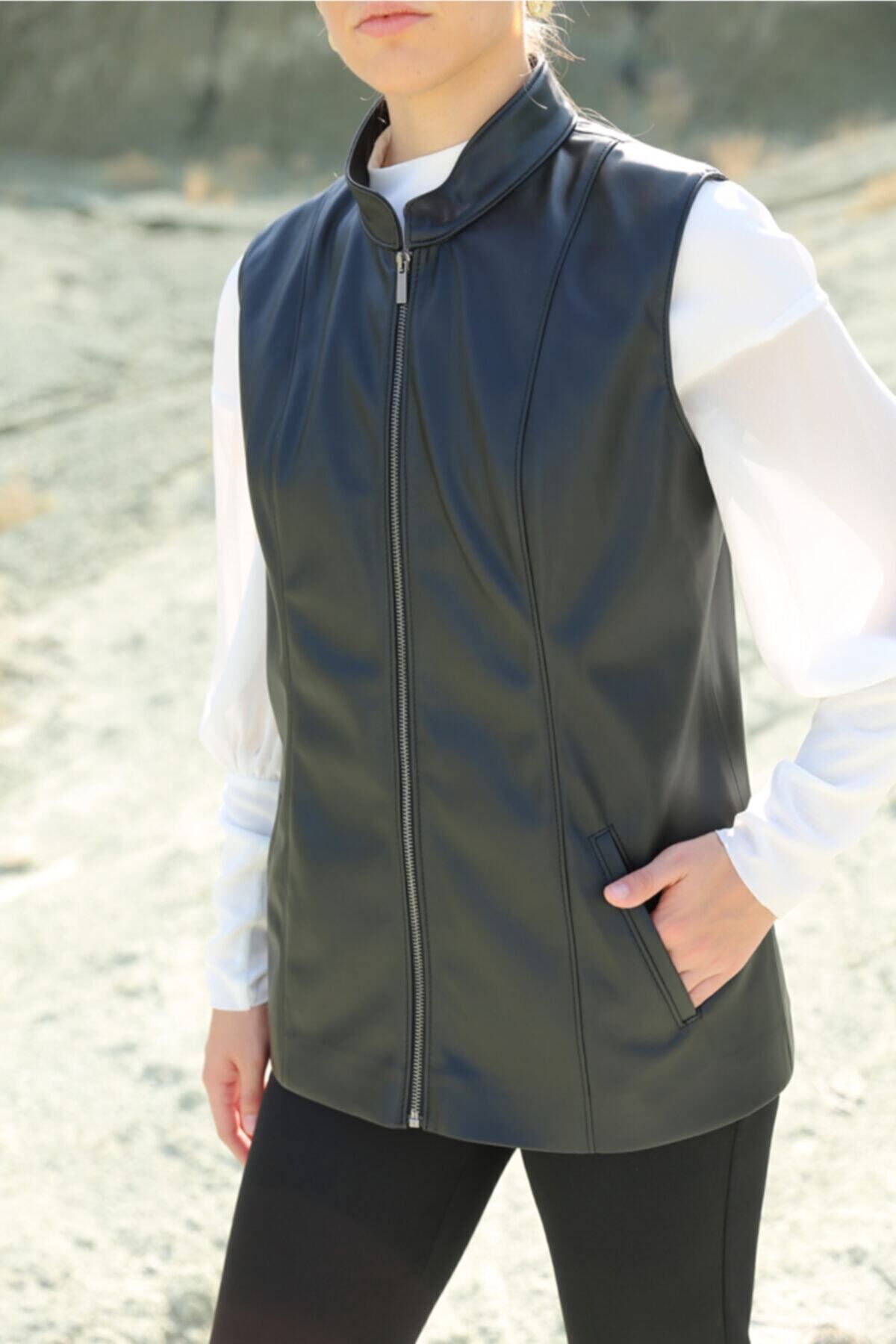 Kadın Siyah Fermuarlı Deri Yelek