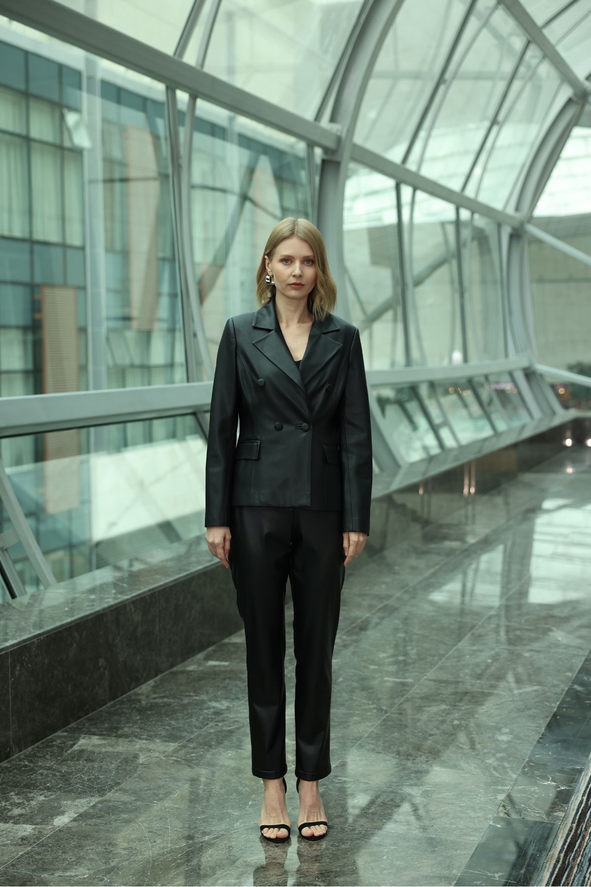 Kısa Blazer Deri Ceket