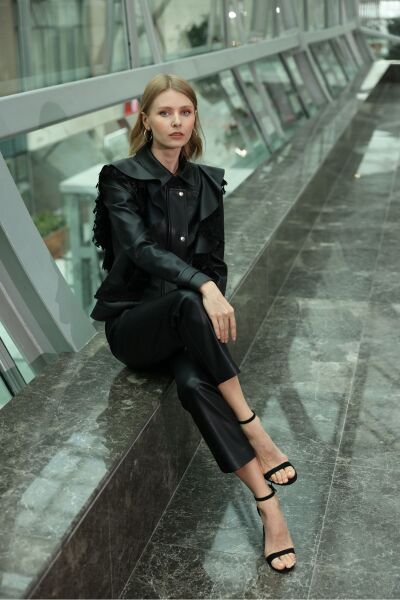 Siyah Pileli Deri Ceket