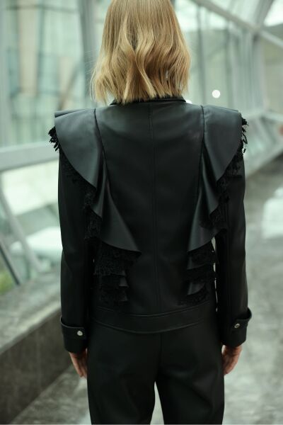 Siyah Pileli Deri Ceket 40